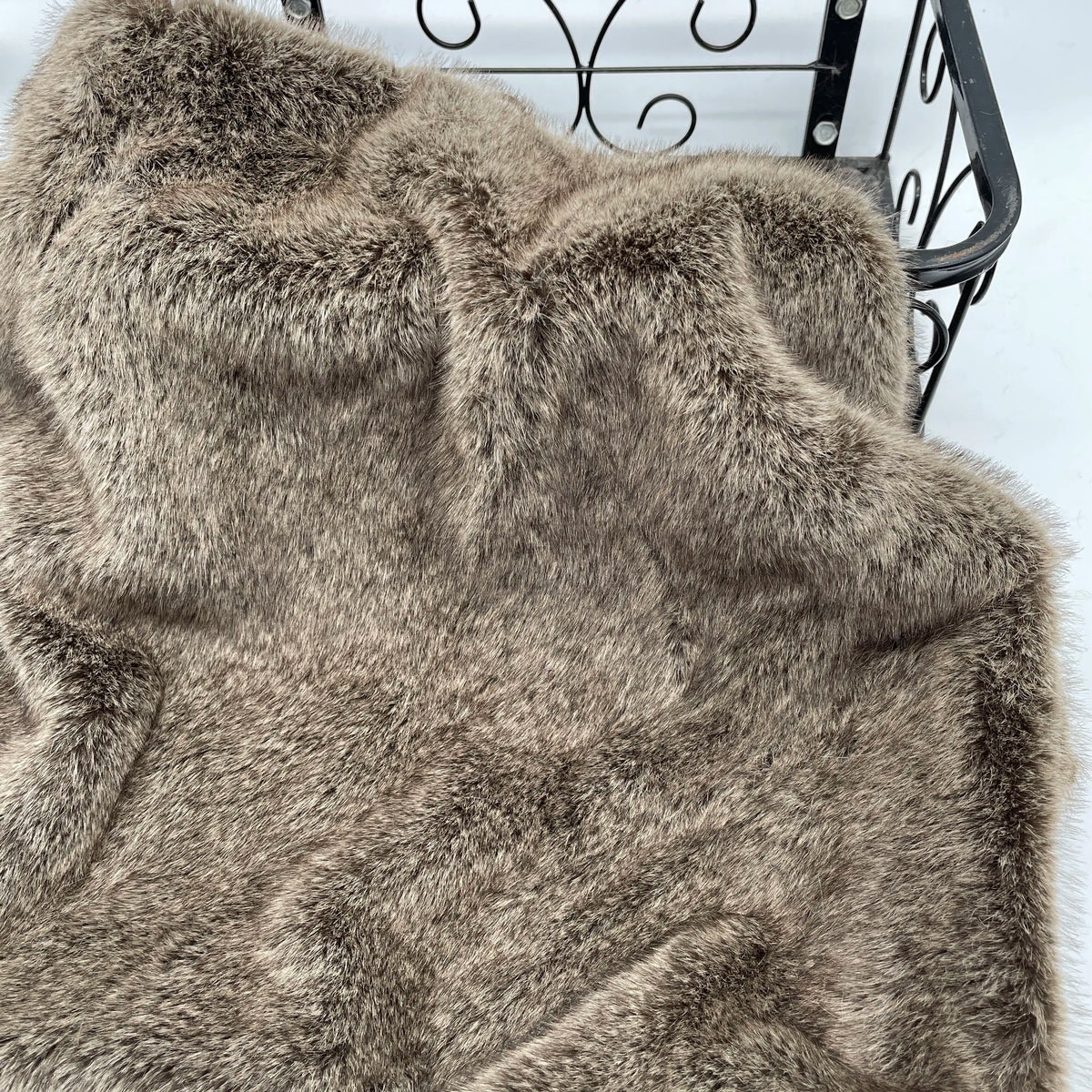 1.2cm Long Imitation Rabbit Fur Fur Plush Fabric for Sofa Carpet Doll Clothing Soft Decoration Cloth Diy Sewing Material