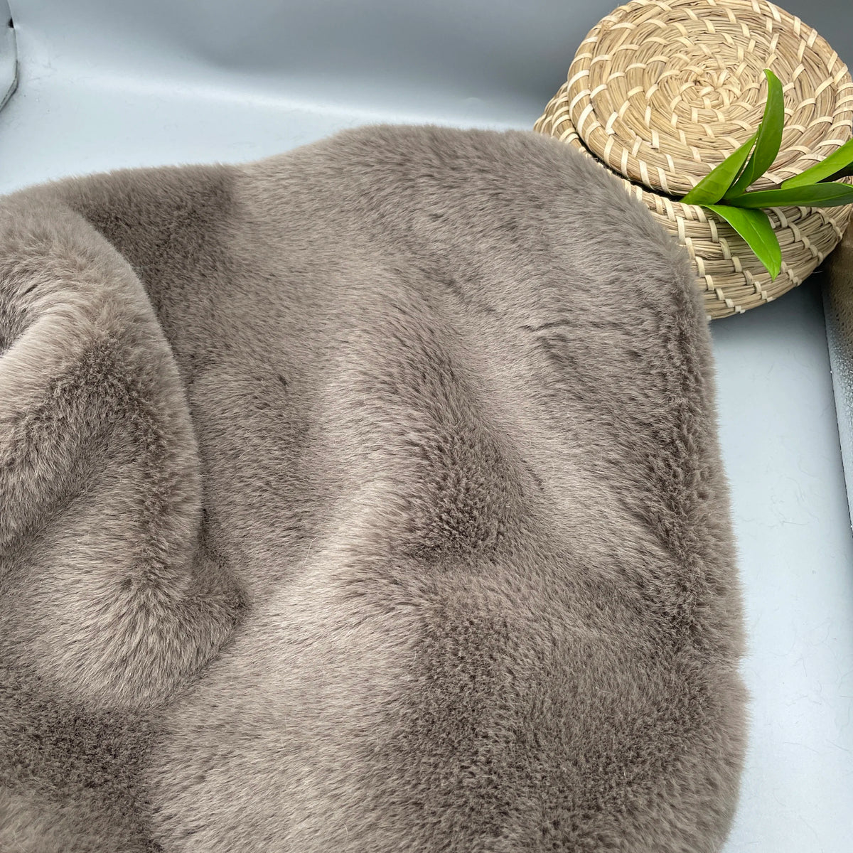 2cm Thick Imitation Otter Rabbit Long Plush Fabric for Encryption Doll Hair Counter Display Background Soft Cloth Sew Material