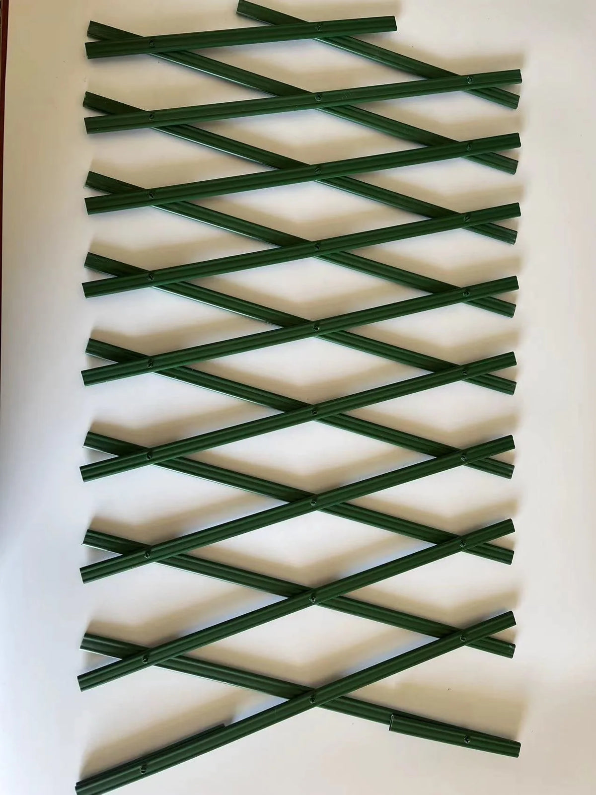 Expandable Garden Trellis, Thickened Plastic Lattice Fence Retractable Plant Support for Climbing Plants Vine Rose Ivy