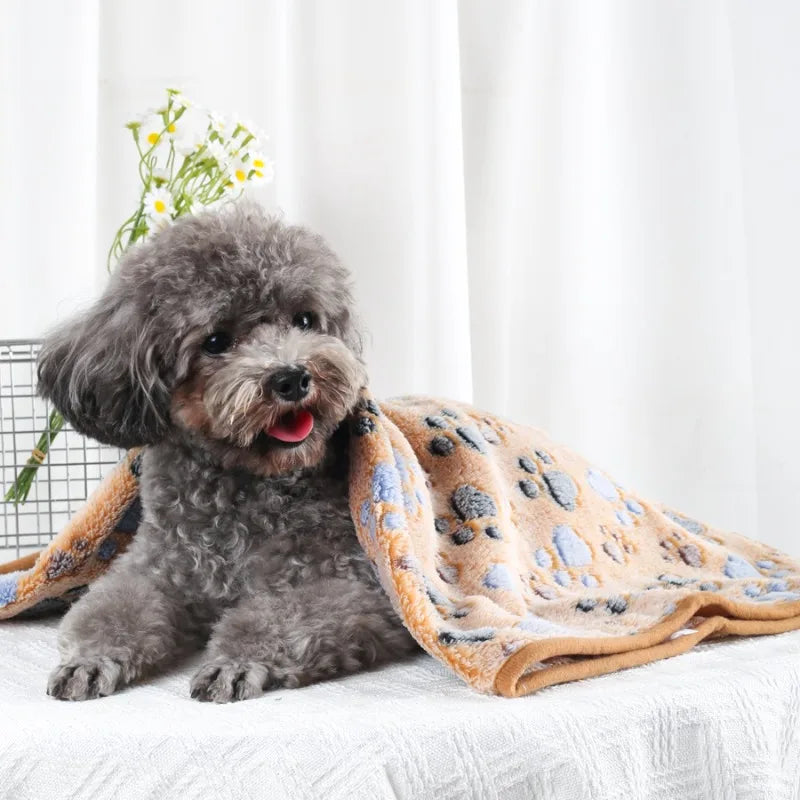 Soft Fluffy High Quality Pet Blanket Flannel Dog Sleeping Blanket Paw Print Pattern Pet Mat Warm Comfortable Blanket for Cat Dog