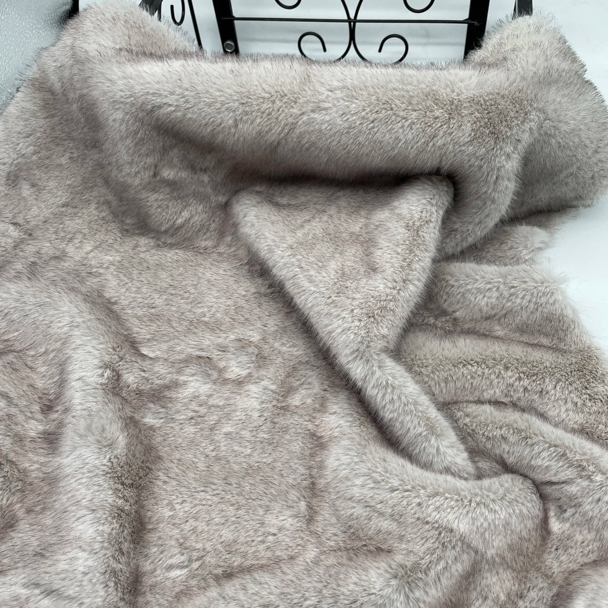1.2cm Long Imitation Rabbit Fur Fur Plush Fabric for Sofa Carpet Doll Clothing Soft Decoration Cloth Diy Sewing Material