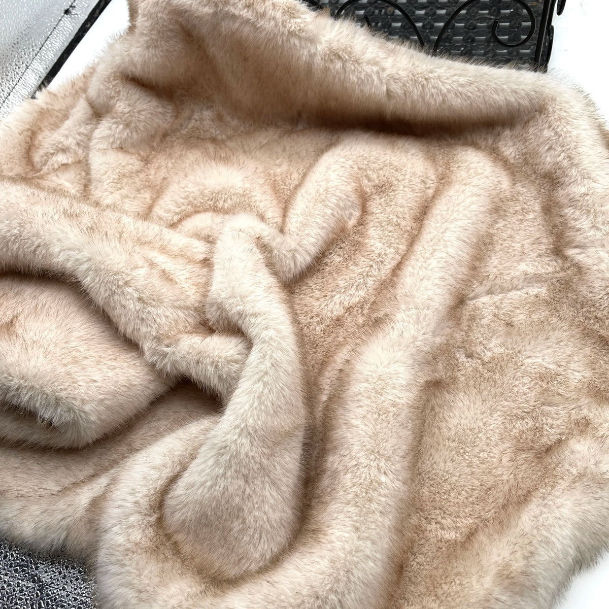 1.2cm Long Imitation Rabbit Fur Fur Plush Fabric for Sofa Carpet Doll Clothing Soft Decoration Cloth Diy Sewing Material