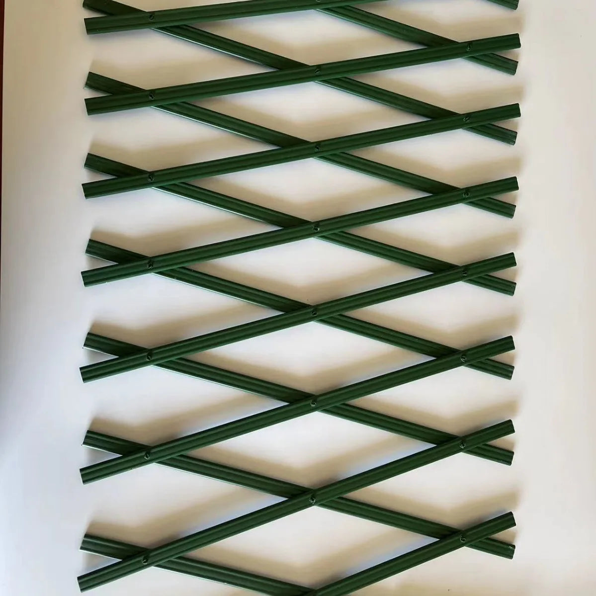 Expandable Garden Trellis, Thickened Plastic Lattice Fence Retractable Plant Support for Climbing Plants Vine Rose Ivy