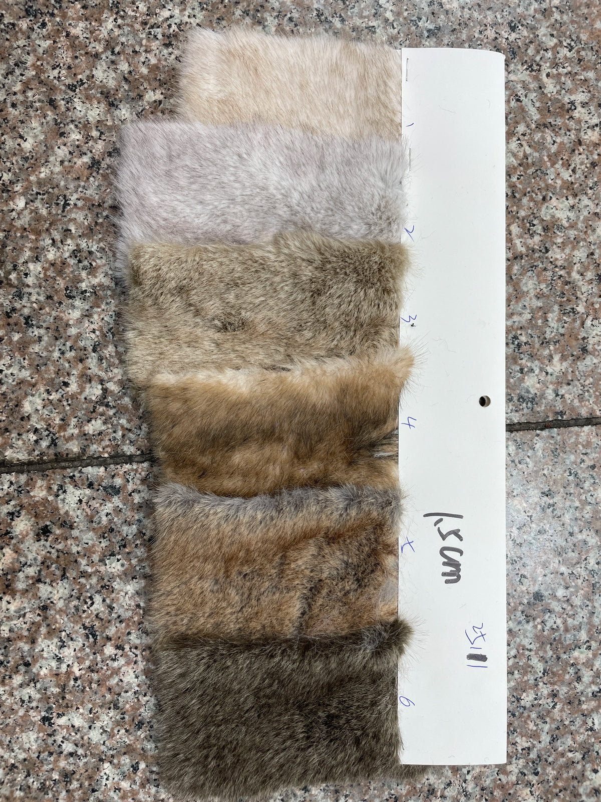 1.2cm Long Imitation Rabbit Fur Fur Plush Fabric for Sofa Carpet Doll Clothing Soft Decoration Cloth Diy Sewing Material