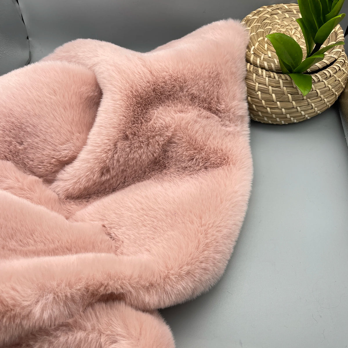 2cm Thick Imitation Otter Rabbit Long Plush Fabric for Encryption Doll Hair Counter Display Background Soft Cloth Sew Material