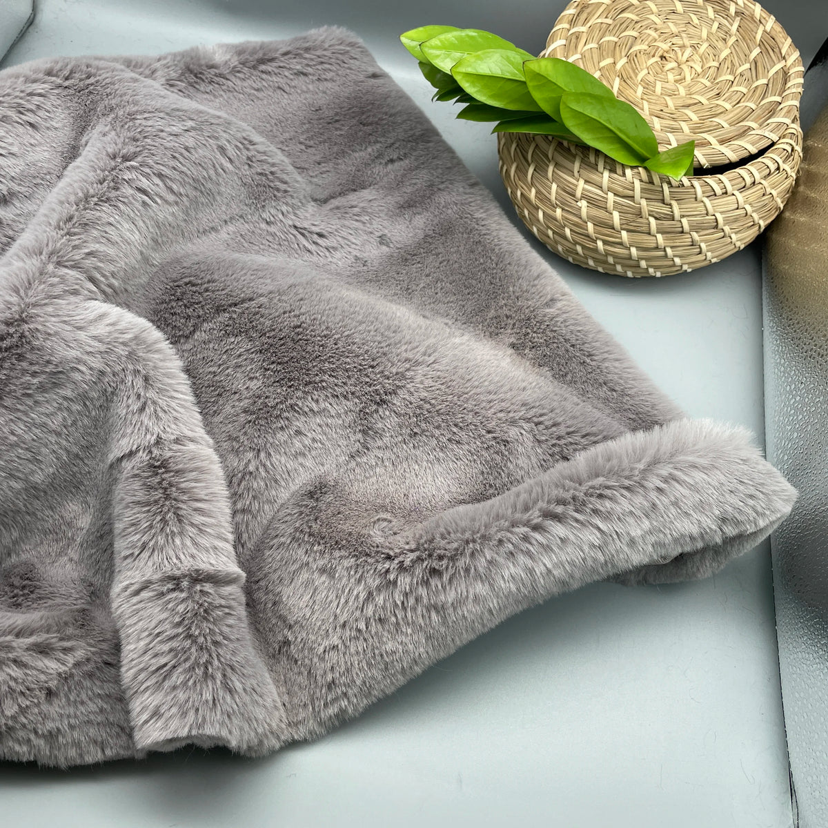 2cm Thick Imitation Otter Rabbit Long Plush Fabric for Encryption Doll Hair Counter Display Background Soft Cloth Sew Material